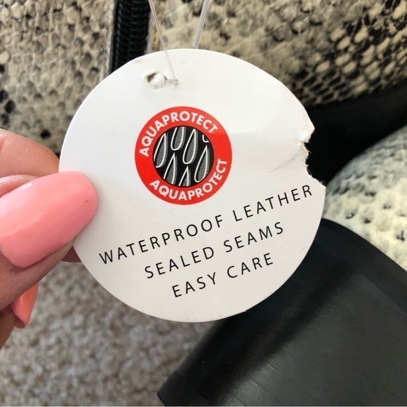 Blondo Waterproof Leather Snakeskin Print Ankle Boot 7 NWT - Picture 7 of 16